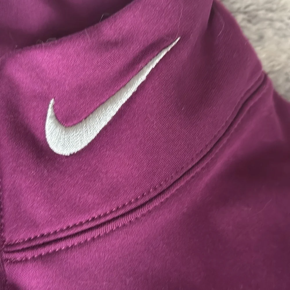 Nike FitDry 1/4 Zip in Magenta Size Medium EUC